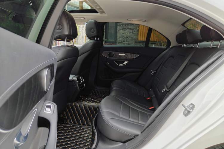 Used Mercedes-Benz C-Class 2019 C 180 L Fashion Model Interior 3