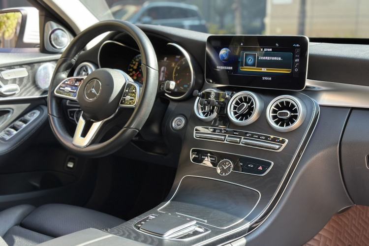 Used Mercedes-Benz C-Class 2019 C 260 Estate Interior 4