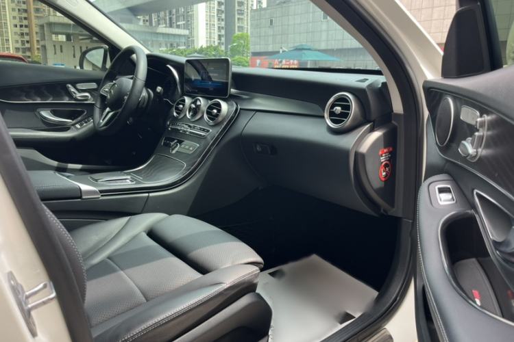 Used Mercedes-Benz C-Class 2019 C 260 Estate Interior 4