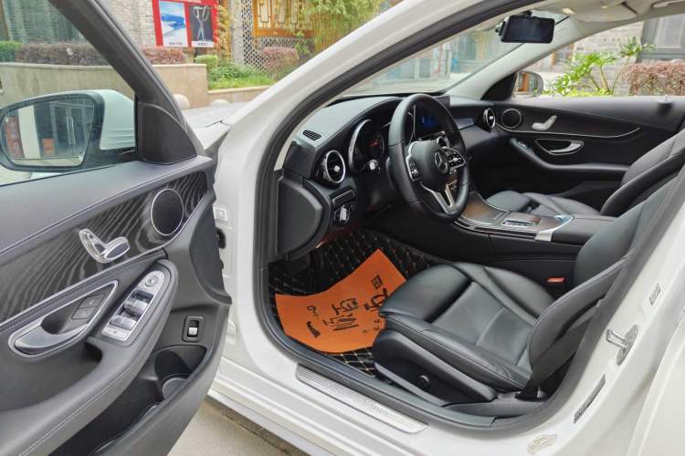 Used Mercedes-Benz C-Class 2019 C 180 L Fashion Model Interior 4