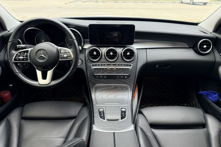 Used Mercedes-Benz C-Class 2019 C 180 L Fashion Edition Sport Version Interior 4