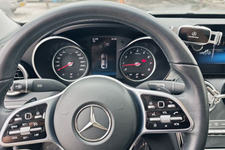Used Mercedes-Benz C-Class 2019 C 180 L Fashion Edition Sport Version Interior 4