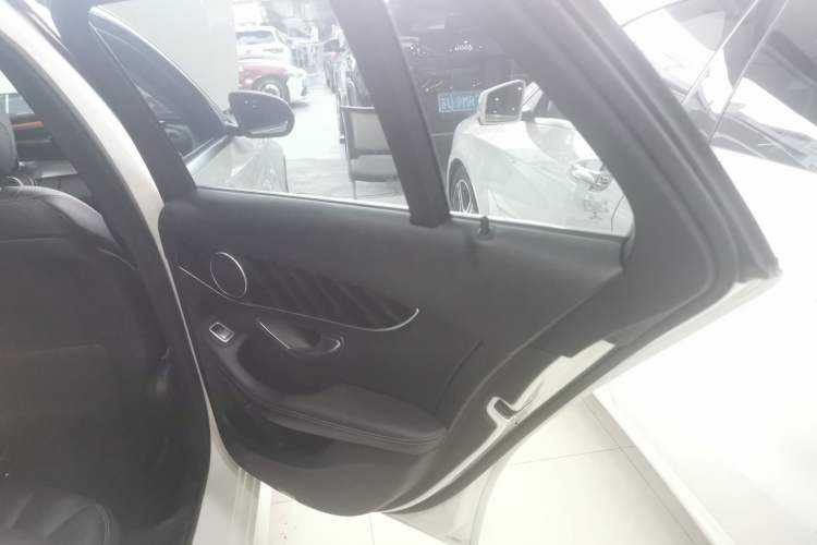 Used Mercedes-Benz C-Class 2019 C 260 Estate Interior 6