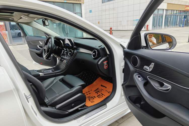Used Mercedes-Benz C-Class 2019 C 180 L Fashion Model Interior 8
