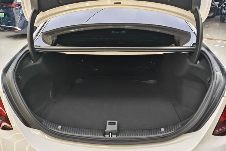 Used Mercedes-Benz C-Class 2019 C 260 L Sport Edition Interior 9