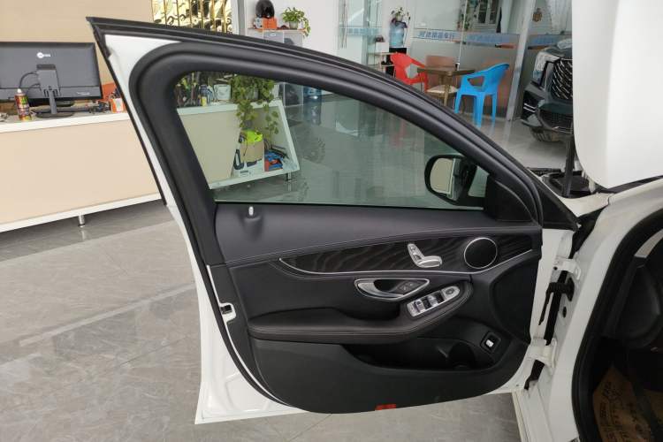 Used Mercedes-Benz C-Class 2019 C 180 L Fashion Edition Sport Version Left Front Door Interior