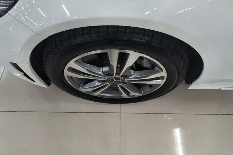 Used Mercedes-Benz C-Class 2019 C 180 L Fashion Edition Sport Version Left Front Wheel Hub