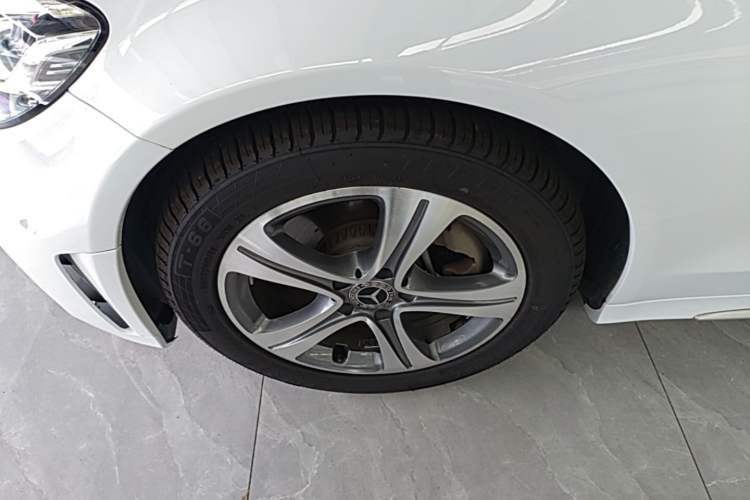 Used Mercedes-Benz C-Class 2019 Restyled C 260 L Sport Edition Left Front Wheel Hub