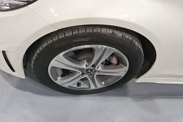Used Mercedes-Benz C-Class 2019 Restyled C 260 L Sport Edition Left Front Wheel Hub