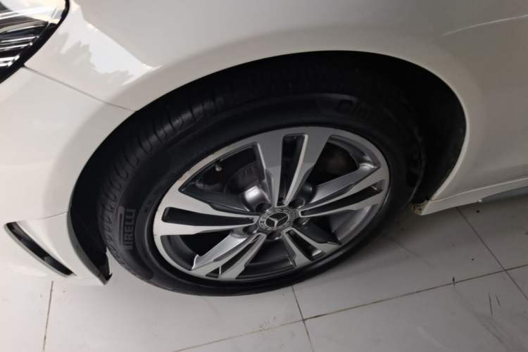 Used Mercedes-Benz C-Class 2019 C 180 L Fashion Edition Sport Version Left Front Wheel Hub