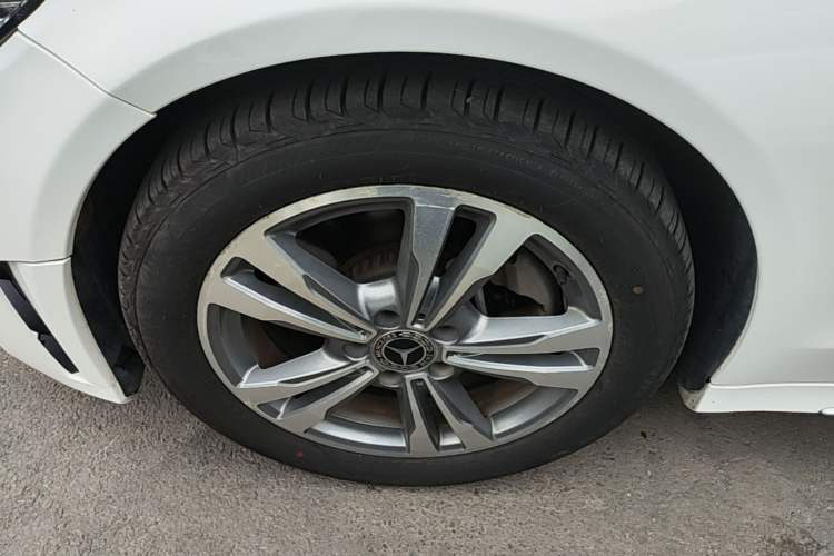 Used Mercedes-Benz C-Class 2019 C 180 L Fashion Edition Sport Version Left Front Wheel Hub