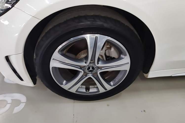 Used Mercedes-Benz C-Class 2019 C 260 L Sport Edition Left Front Wheel Hub