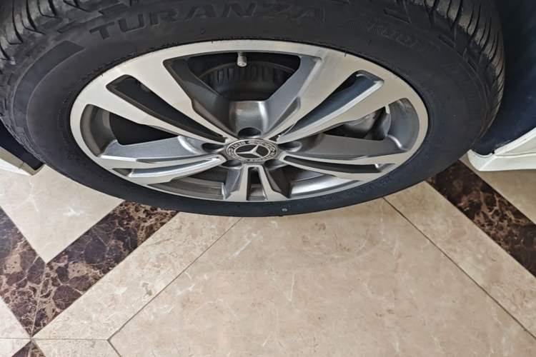 Used Mercedes-Benz C-Class 2019 C 180 L Fashion Edition Sport Version Left Front Wheel Hub