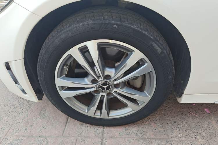 Used Mercedes-Benz C-Class 2019 C 180 L Fashion Edition Sport Version Left Front Wheel Hub