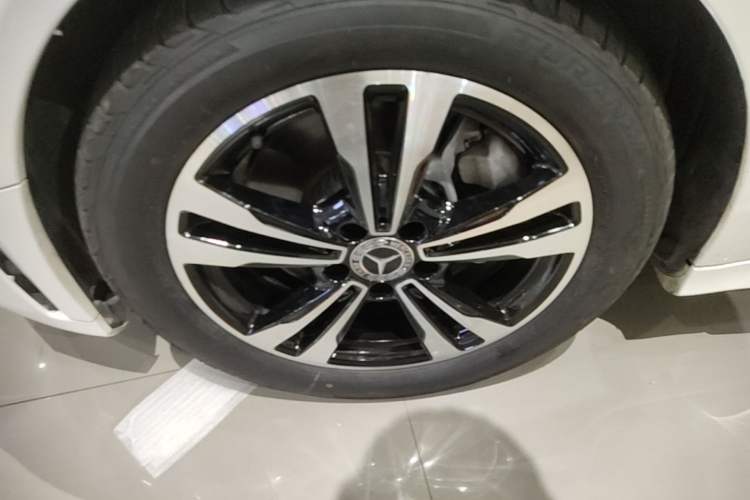 Used Mercedes-Benz C-Class 2019 C 260 Sport Edition Left Front Wheel Hub