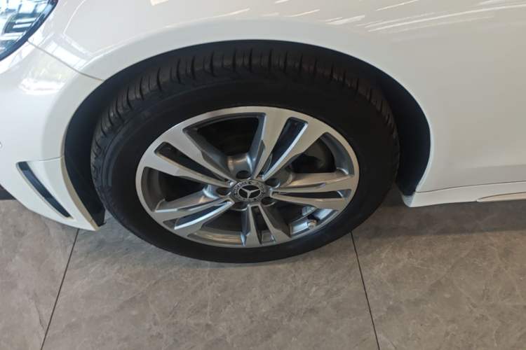 Used Mercedes-Benz C-Class 2019 C 180 L Fashion Edition Sport Version Left Front Wheel Hub