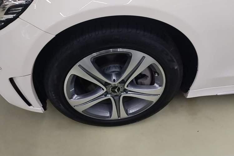 Used Mercedes-Benz C-Class 2019 Restyled C 260 L Sport Edition Left Front Wheel Hub