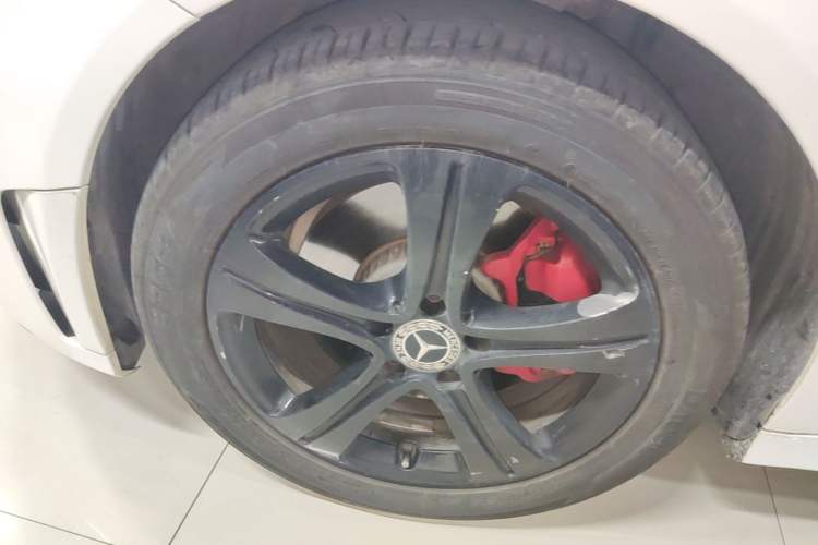 Used Mercedes-Benz C-Class 2019 Restyled C 260 L Sport Edition Left Front Wheel Hub