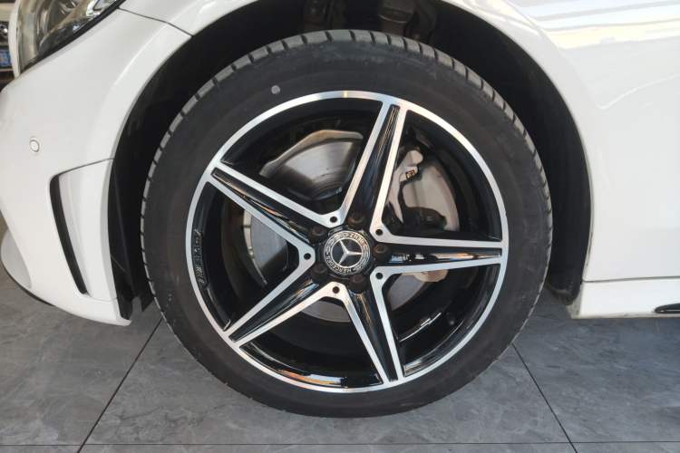 Used Mercedes-Benz C-Class 2019 C 260 Sport Edition 4MATIC Left Front Wheel Hub
