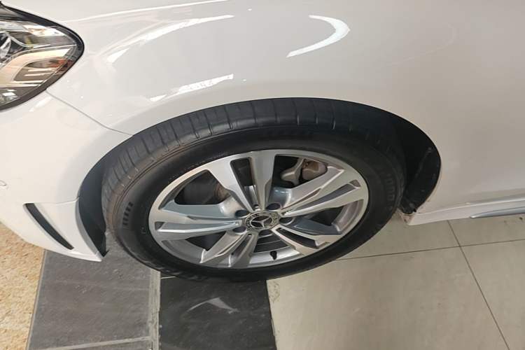 Used Mercedes-Benz C-Class 2019 C 180 L Fashion Edition Sport Version Left Front Wheel Hub
