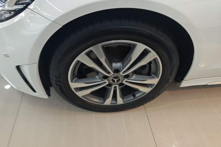 Used Mercedes-Benz C-Class 2019 C 180 L Fashion Edition Sport Version Left Front Wheel Hub