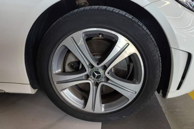 Used Mercedes-Benz C-Class 2019 Restyled C 260 L Sport Edition Left Front Wheel Hub