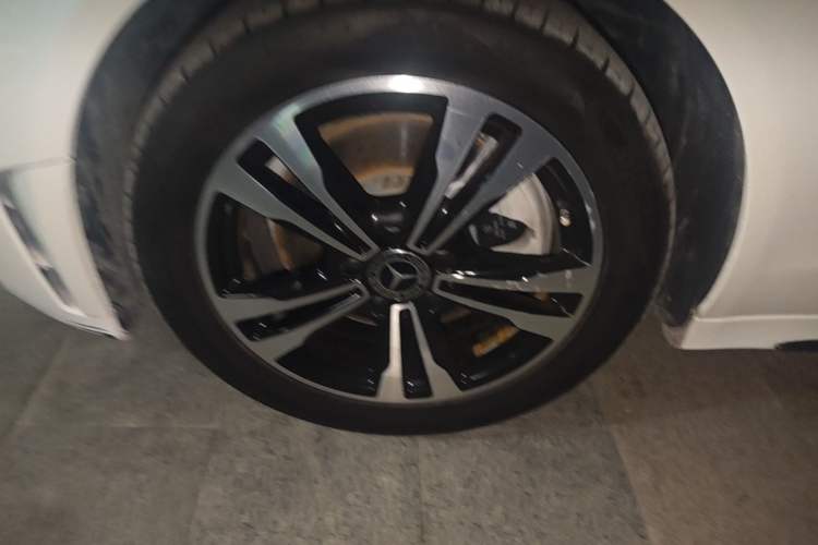 Used Mercedes-Benz C-Class 2019 C 260 Sport Edition Left Front Wheel Hub