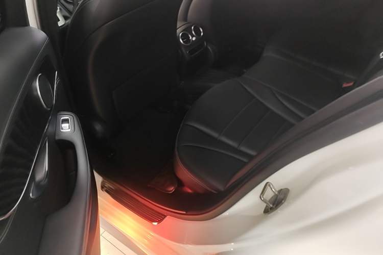 Used Mercedes-Benz C-Class 2019 C 180 L Fashion Edition Sport Version Left Rear Seat