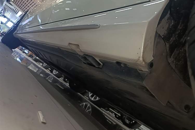 Used Mercedes-Benz C-Class 2019 C 180 L Dynamic Sports Edition Left Side Sill