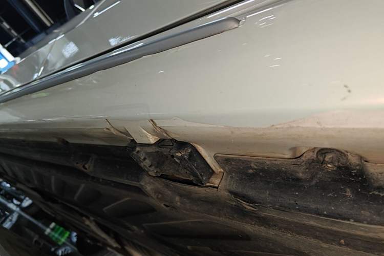 Used Mercedes-Benz C-Class 2019 Restyled C 260 L Sport Edition Left Side Sill