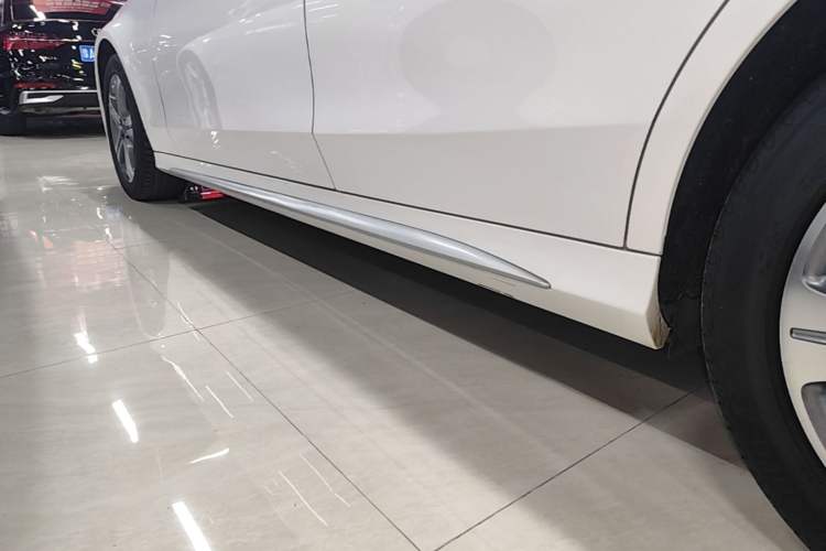 Used Mercedes-Benz C-Class 2019 Restyled C 260 L Sport Edition Left Side Sill