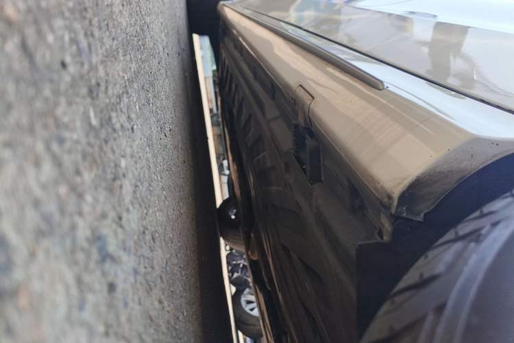 Used Mercedes-Benz C-Class 2019 C 180 L Fashion Edition Sport Version Left Side Sill