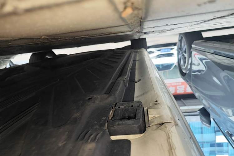 Used Mercedes-Benz C-Class 2019 C 260 L Sport Edition Left Side Sill
