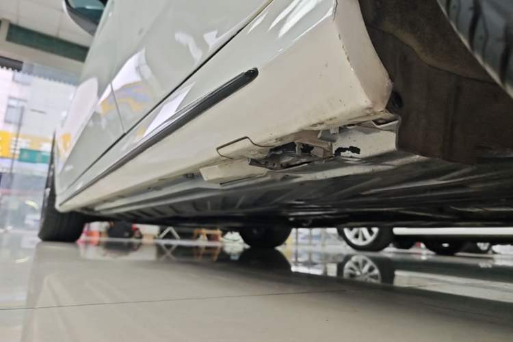 Used Mercedes-Benz C-Class 2019 C 260 Sport Edition Left Side Sill