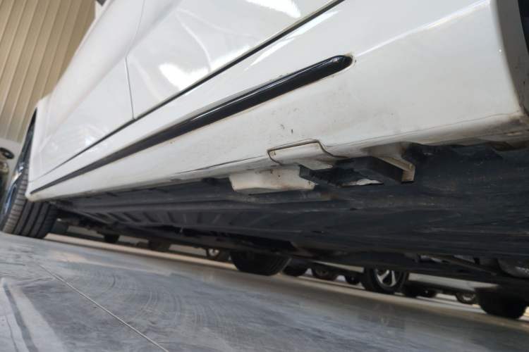 Used Mercedes-Benz C-Class 2019 C 260 Sport Edition 4MATIC Left Side Sill