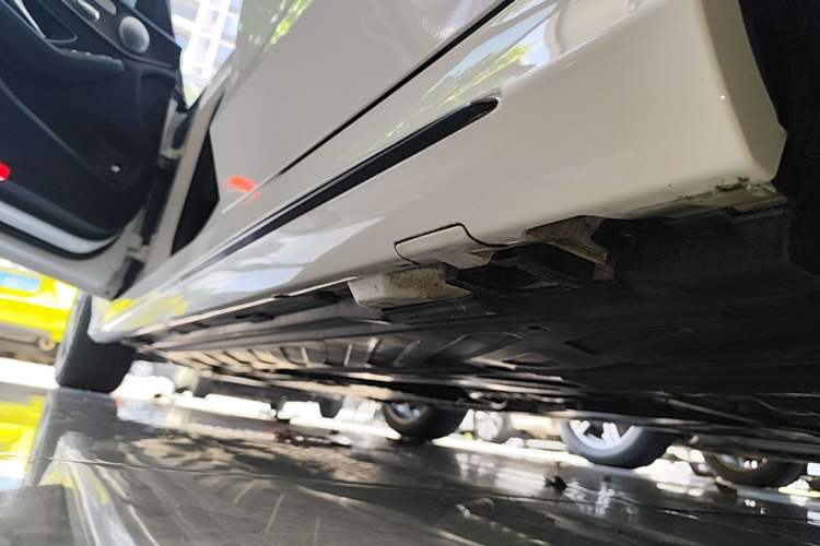 Used Mercedes-Benz C-Class 2019 C 260 Estate Left Side Sill