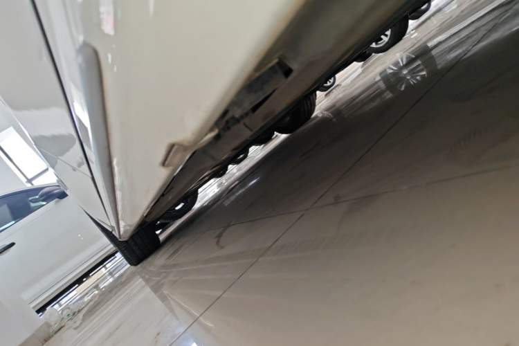 Used Mercedes-Benz C-Class 2019 C 180 L Fashion Edition Sport Version Left Side Sill