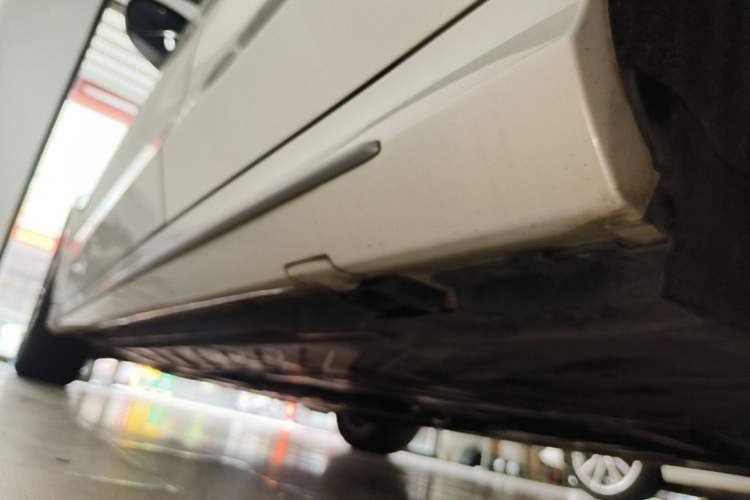 Used Mercedes-Benz C-Class 2019 Restyled C 260 L Sport Edition Left Side Sill