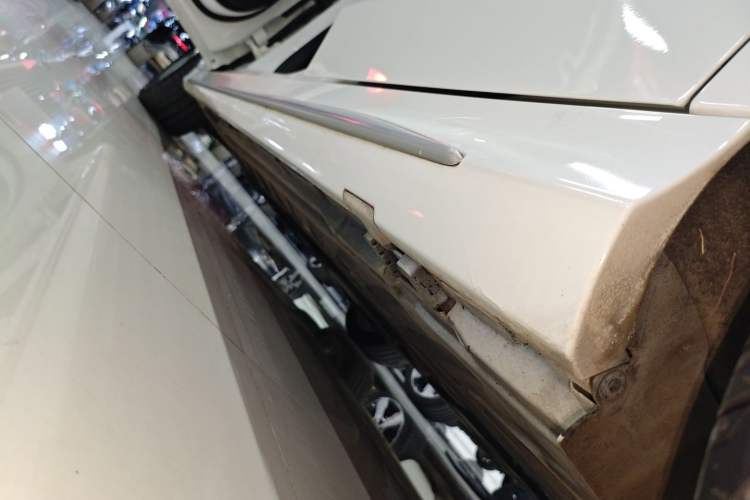 Used Mercedes-Benz C-Class 2019 C 260 L Sport Edition Left Side Sill