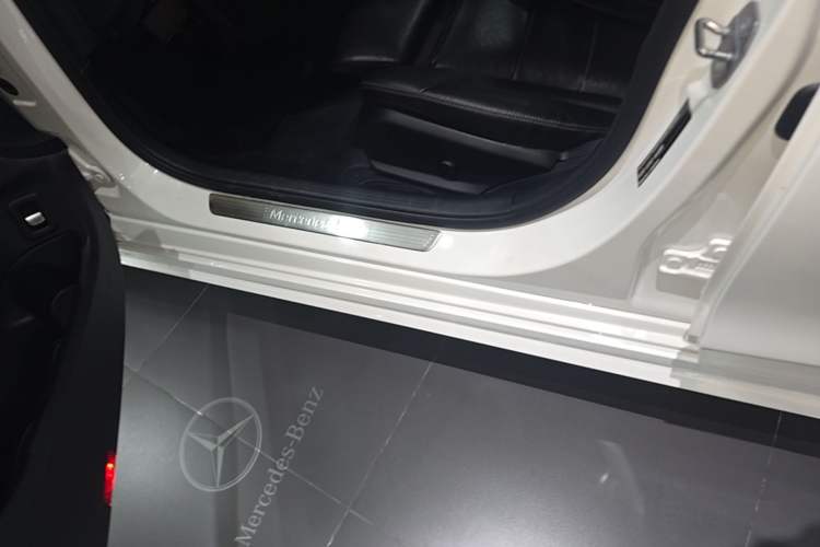 Used Mercedes-Benz C-Class 2019 C 260 Estate Left Side Sill