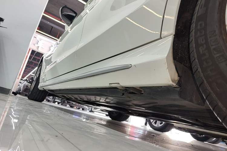 Used Mercedes-Benz C-Class 2019 Restyled C 260 L Sport Edition Left Side Sill