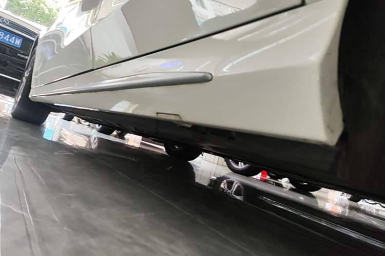 Used Mercedes-Benz C-Class 2019 Restyled C 260 L Sport Edition Left Side Sill