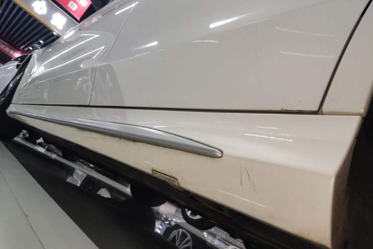 Used Mercedes-Benz C-Class 2019 Restyled C 260 L Sport Edition Left Side Sill