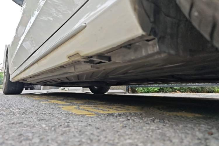 Used Mercedes-Benz C-Class 2019 C 260 L Sport Edition Left Side Sill