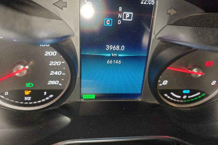Used Mercedes-Benz C-Class 2019 C 260 L Sport Edition Odometer Close Up