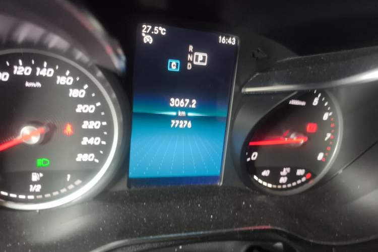 Used Mercedes-Benz C-Class 2019 C 180 L Fashion Edition Sport Version Odometer Close Up