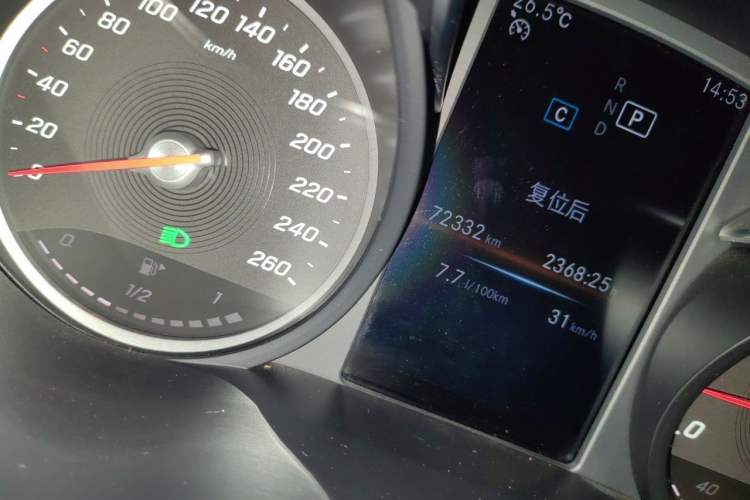 Used Mercedes-Benz C-Class 2019 C 180 L Fashion Edition Sport Version Odometer Close Up