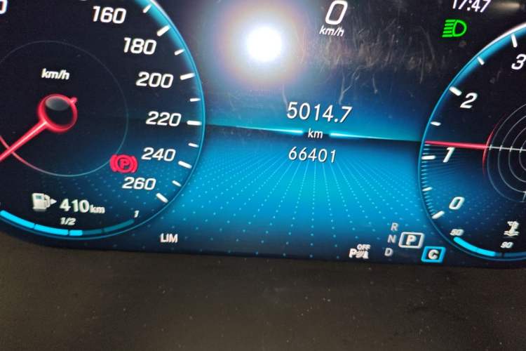 Used Mercedes-Benz C-Class 2019 C 260 L 4MATIC Odometer Close Up