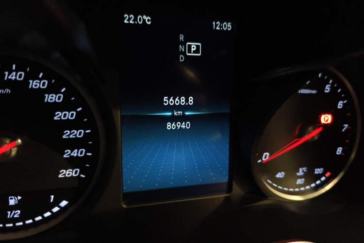 Used Mercedes-Benz C-Class 2019 C 180 L Dynamic Sports Edition Odometer Close Up