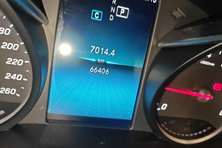 Used Mercedes-Benz C-Class 2019 C 180 L Fashion Edition Sport Version Odometer Close Up